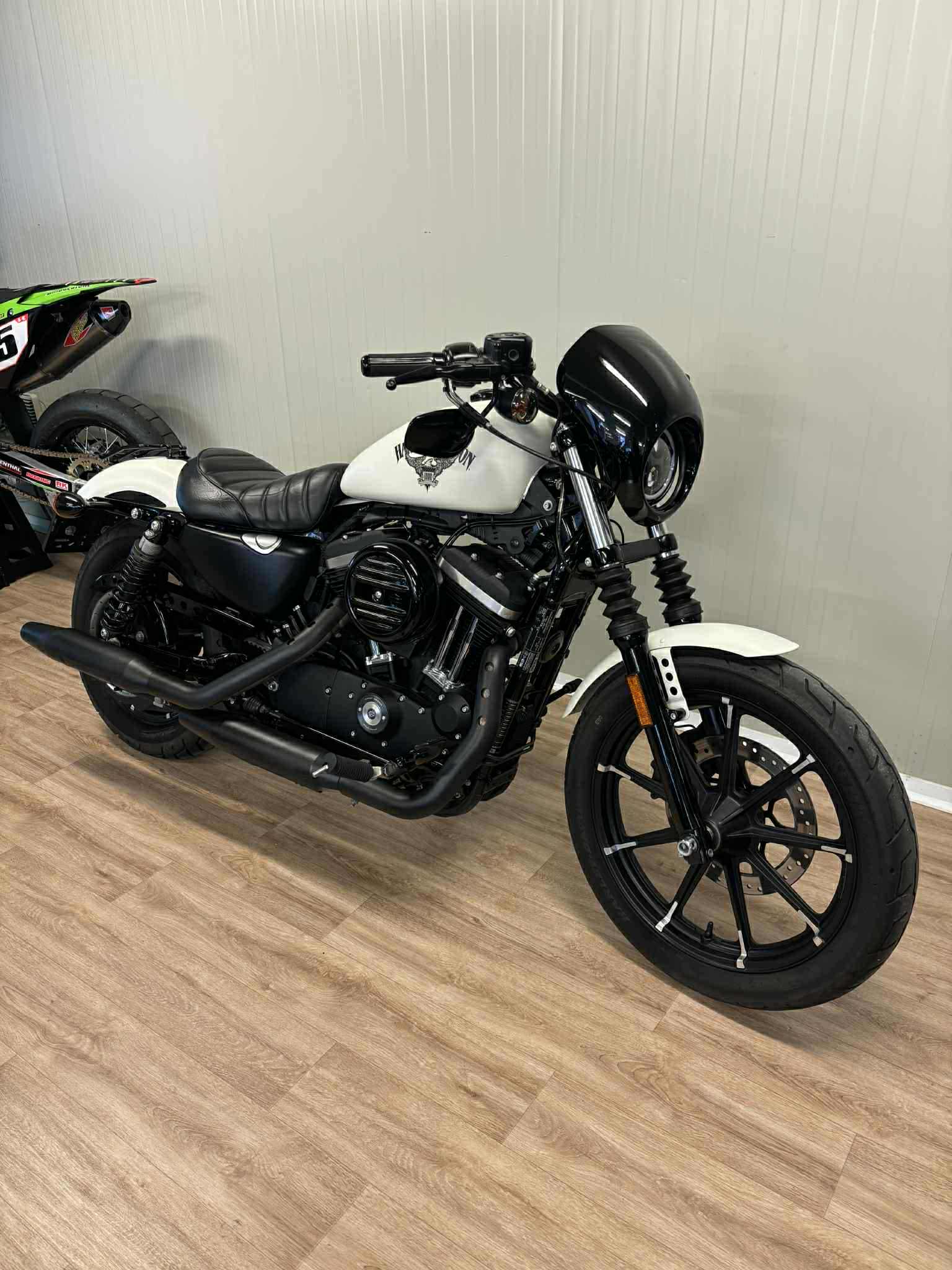 Harley-Davidson iron 883