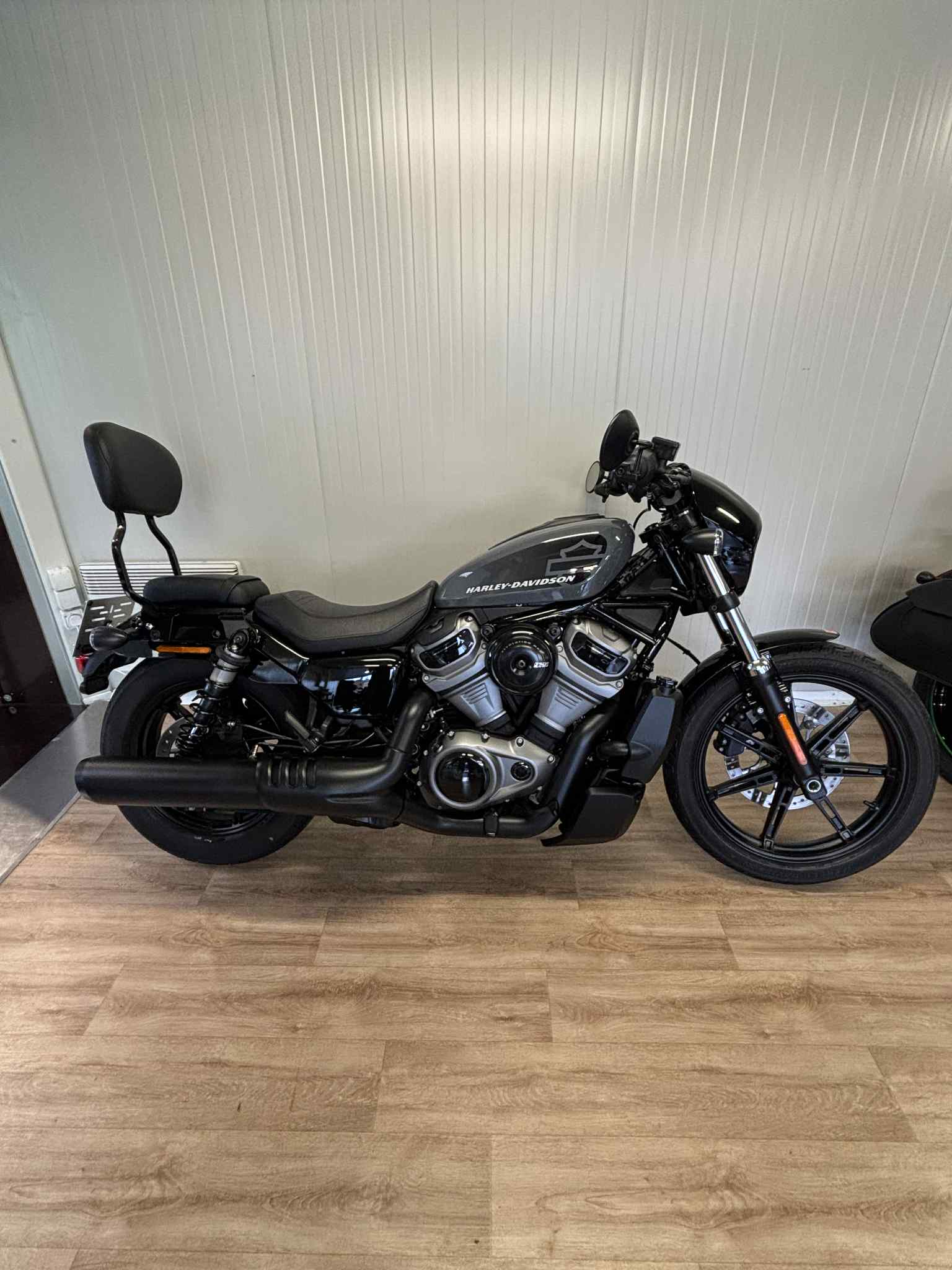 HARLEY-DAVIDSON NIGHTSTER