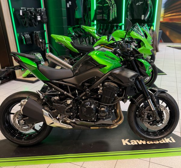 KAWASAKI Z900 TOUT COMPRIS
