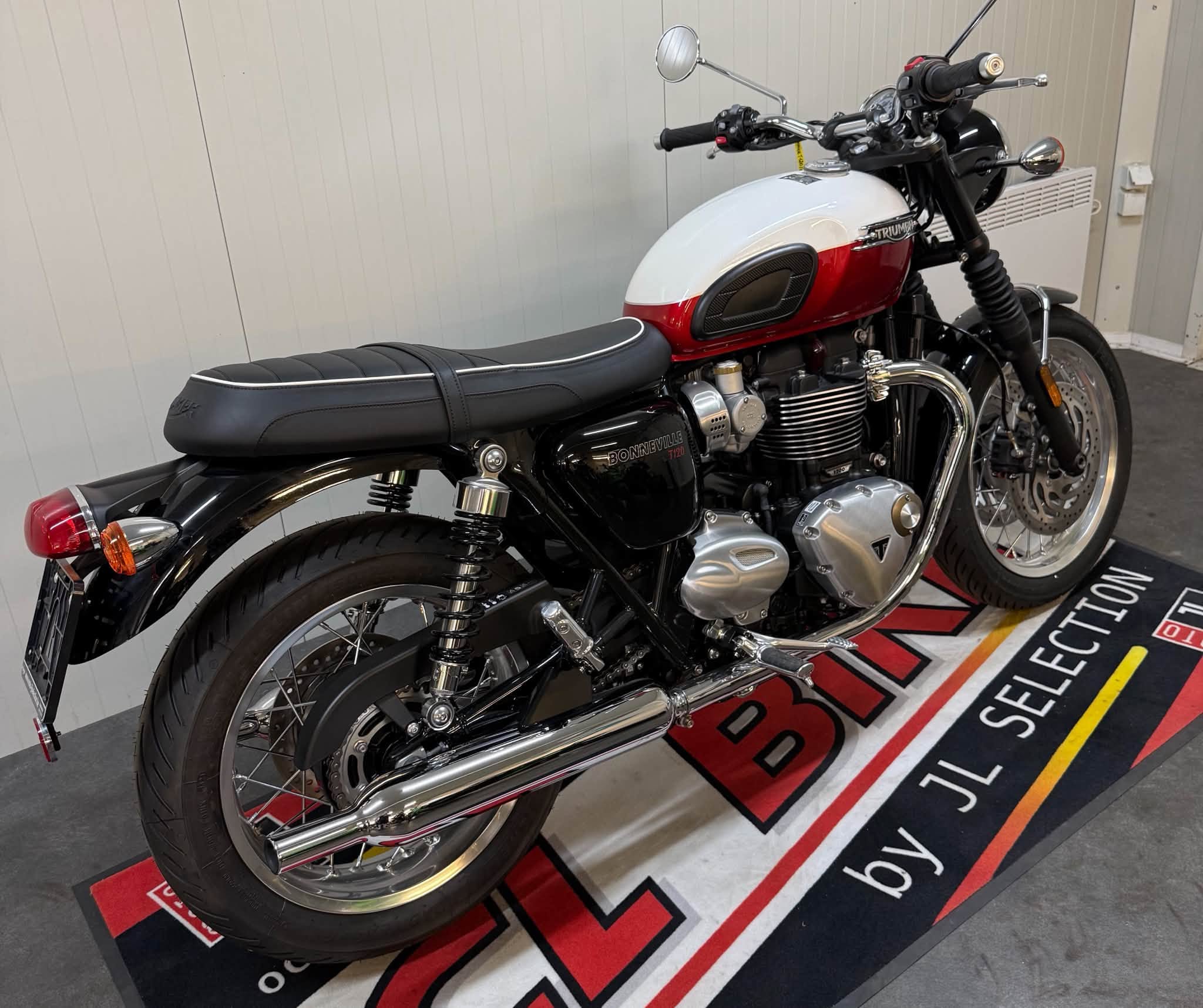 Triumph Bonneville T120 – Image 3