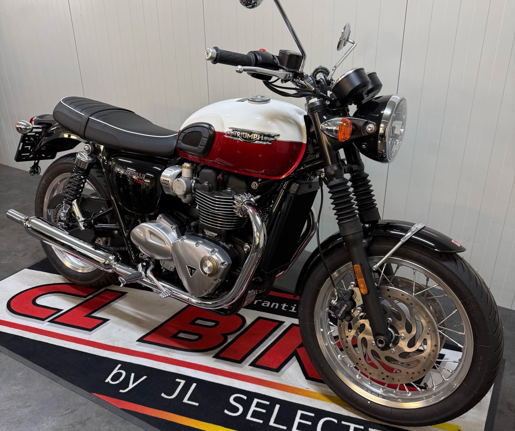 Triumph Bonneville T120 – Image 2