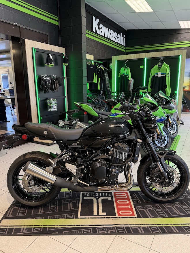 Kawasaki Z900 RS Black Ball Edition